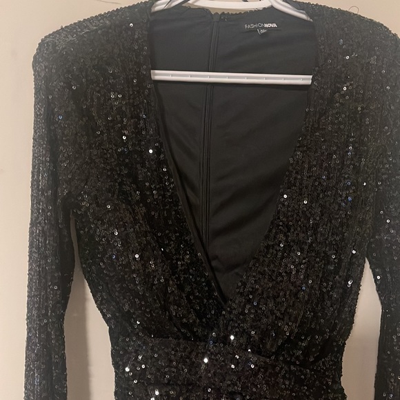 Black deep V fitted dress - Picture 4 of 9